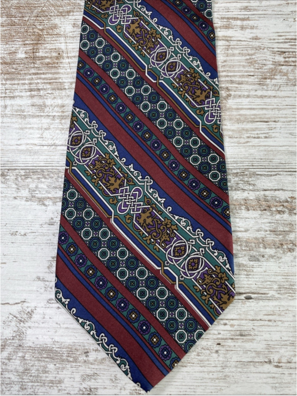 Bass Tie 100% Silk Italian Fabric Red Green Medallion Stripe 56x3.8 Luxury Mens